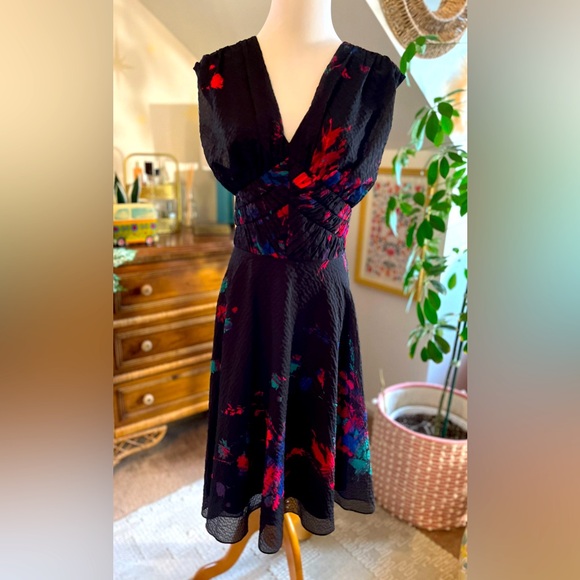 Elegant Black Floral Dress - Picture 1 of 6